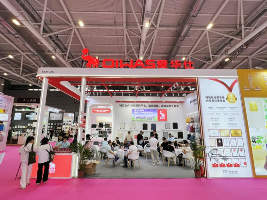 广交会和深圳礼品展双赢收官 爱华仕箱包大放异彩(图3)