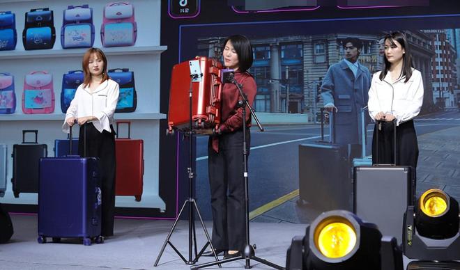 月入13亿！浙江夫妻辞职创业靠一个书包拿捏了中国家长的钱包(图19)