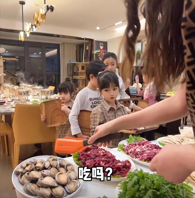 河南39岁女子连生6娃每个娃配一个保姆家教丈夫身份却不一般(图10)