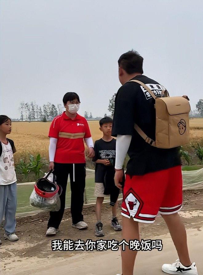 江苏05年女生跑外卖独自养活3个弟妹！京东的一个举动让人泪目(图2)
