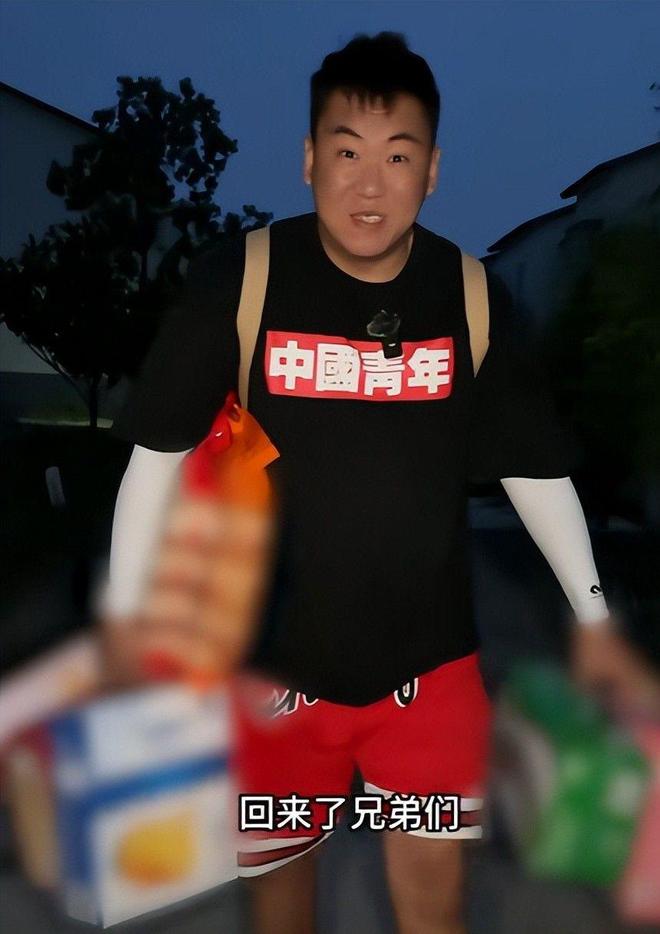 江苏05年女生跑外卖独自养活3个弟妹！京东的一个举动让人泪目(图4)