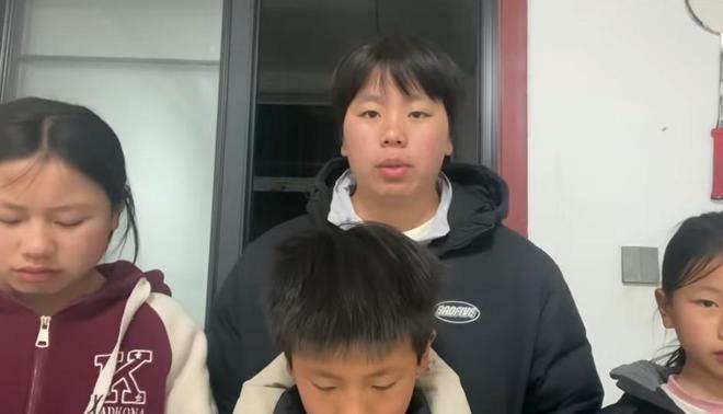 江苏05年女生跑外卖独自养活3个弟妹！京东的一个举动让人泪目(图10)