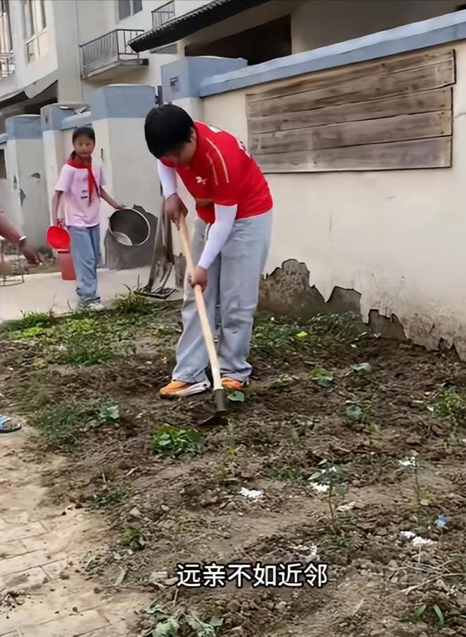 江苏05年女生跑外卖独自养活3个弟妹！京东的一个举动让人泪目(图11)