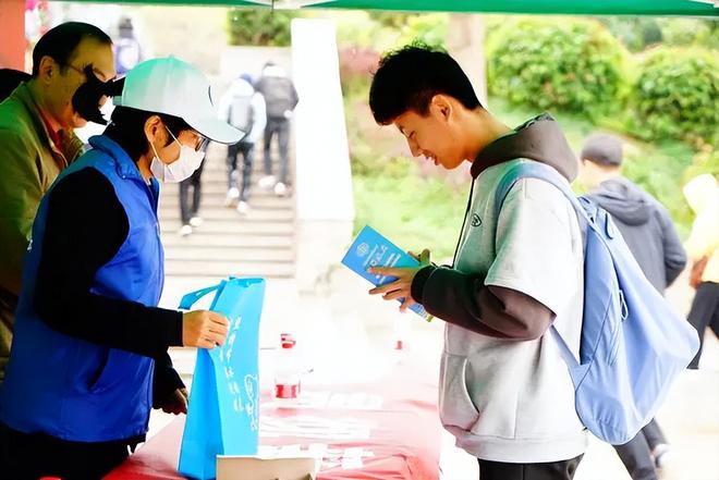 回顾：月入13亿！浙江夫妻辞职创业靠一个书包拿捏家长的钱包(图12)