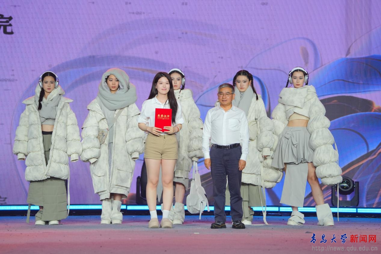 2025年纺织服装学院服装与服饰设计系毕业作品发布会举行(图4)