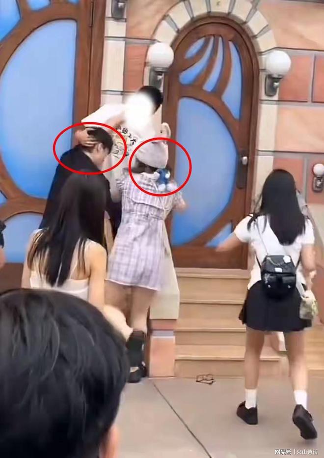 反转了！迪士尼一家三口误入情侣镜头引争执孩子爸挥拳把事闹大(图5)